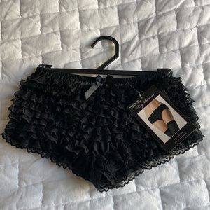 Leg Avenue Lace ruffle shorts